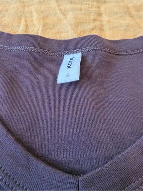 KOTN V-neck tshirt
